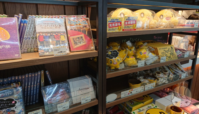 onちゃんグッズや「ハナタレナックス」「おにぎりあたためますか」のDVDなど